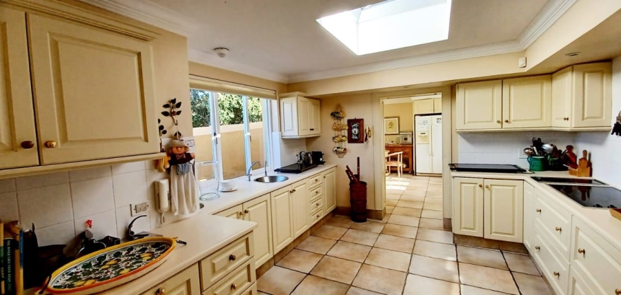 To Let 5 Bedroom Property for Rent in Lower Robberg Western Cape